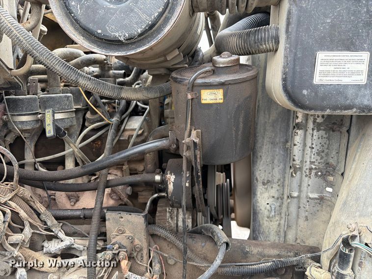 image for item DZ4880 1991 Ford F700 grain truck