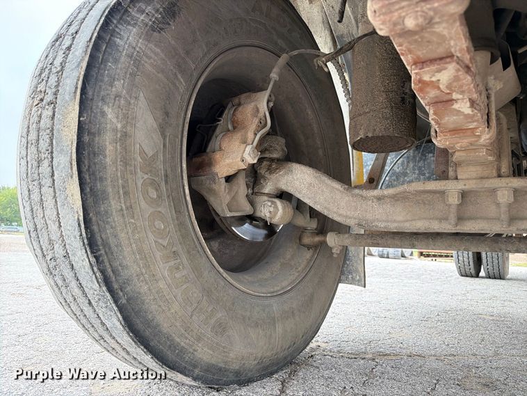 image for item DZ4880 1991 Ford F700 grain truck