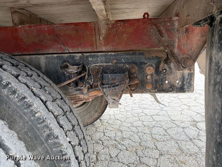image for item DZ4880 1991 Ford F700 grain truck