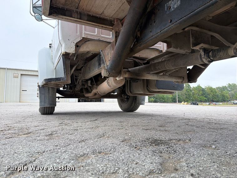 image for item DZ4880 1991 Ford F700 grain truck