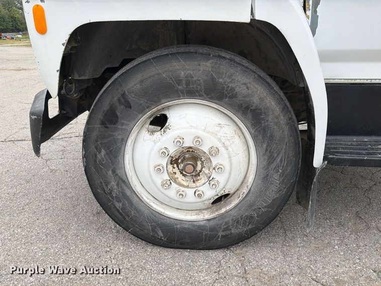 image for item DZ4880 1991 Ford F700 grain truck