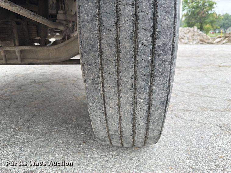 image for item DZ4880 1991 Ford F700 grain truck