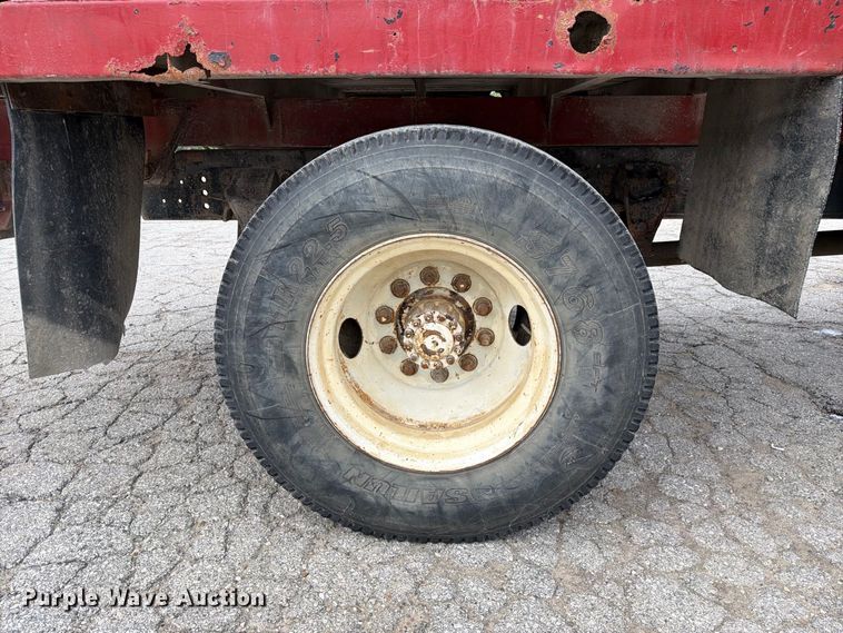 image for item DZ4880 1991 Ford F700 grain truck