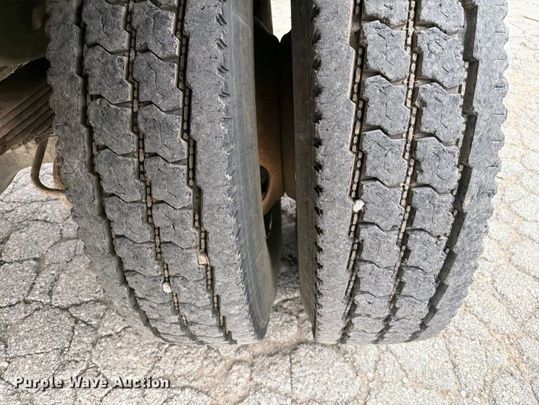 image for item DZ4880 1991 Ford F700 grain truck