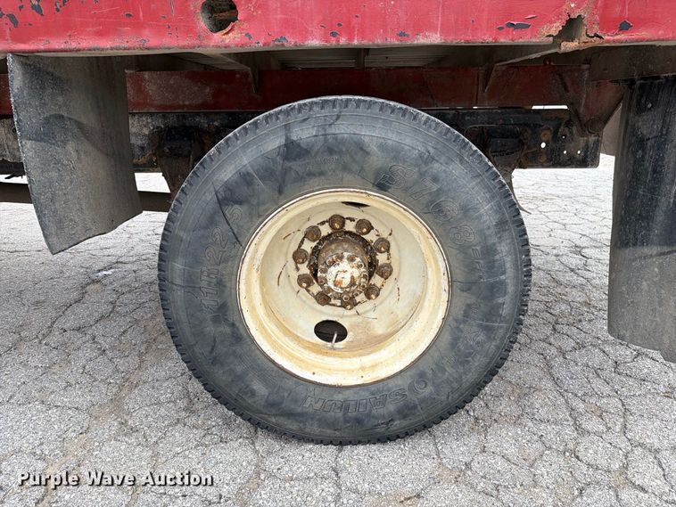 image for item DZ4880 1991 Ford F700 grain truck