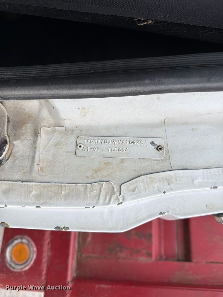 image for item DZ4880 1991 Ford F700 grain truck