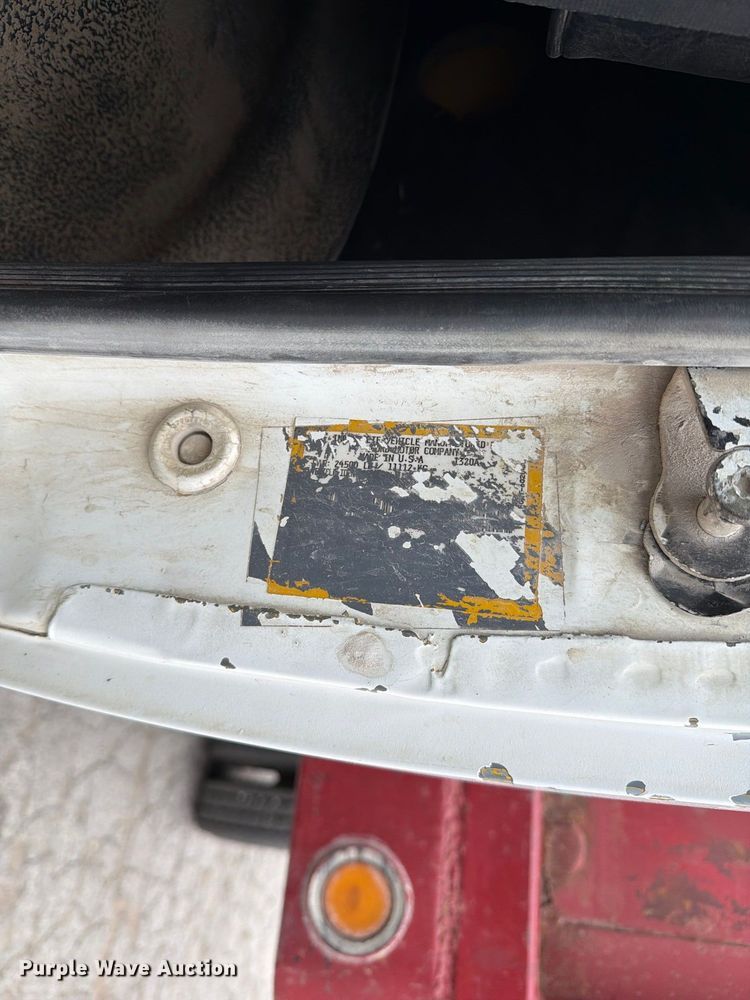image for item DZ4880 1991 Ford F700 grain truck