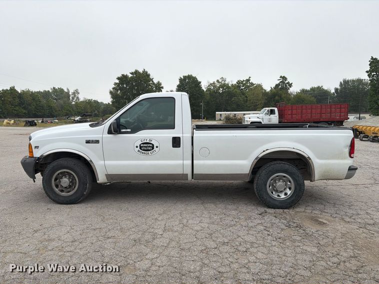 image for item DZ4881 2000 Ford F250 Super Duty XL pickup truck