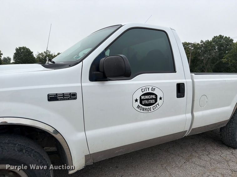 image for item DZ4881 2000 Ford F250 Super Duty XL pickup truck