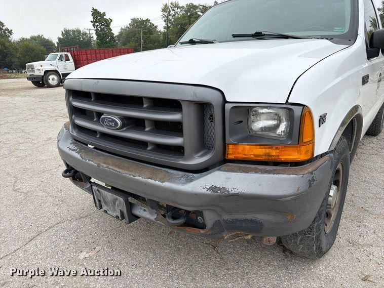 image for item DZ4881 2000 Ford F250 Super Duty XL pickup truck