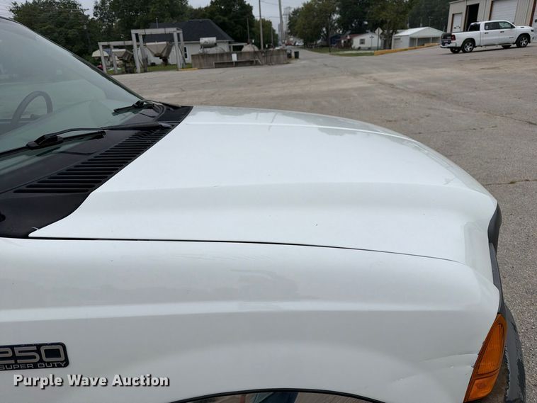 image for item DZ4881 2000 Ford F250 Super Duty XL pickup truck