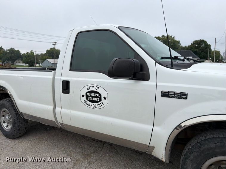 image for item DZ4881 2000 Ford F250 Super Duty XL pickup truck
