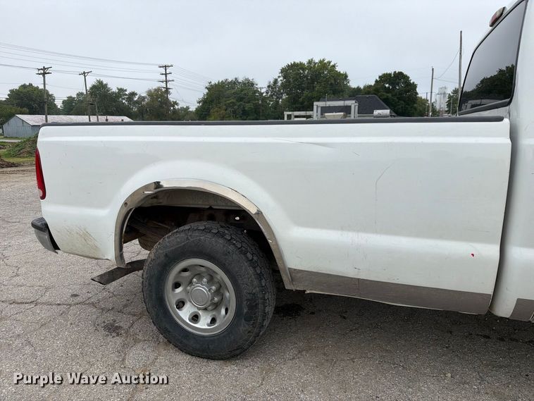 image for item DZ4881 2000 Ford F250 Super Duty XL pickup truck