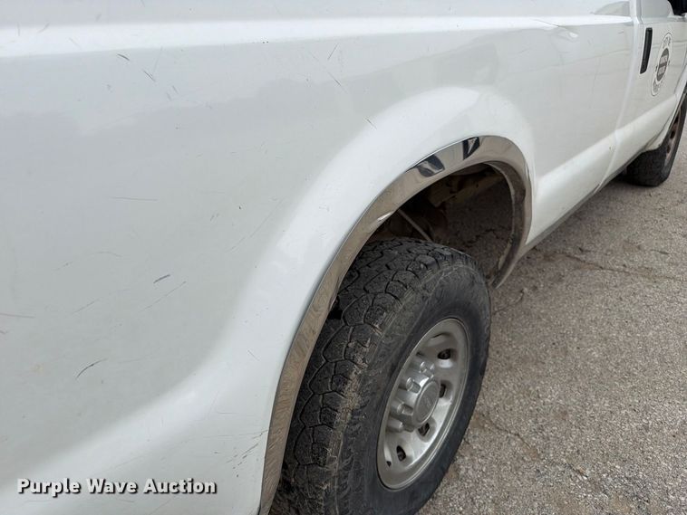 image for item DZ4881 2000 Ford F250 Super Duty XL pickup truck