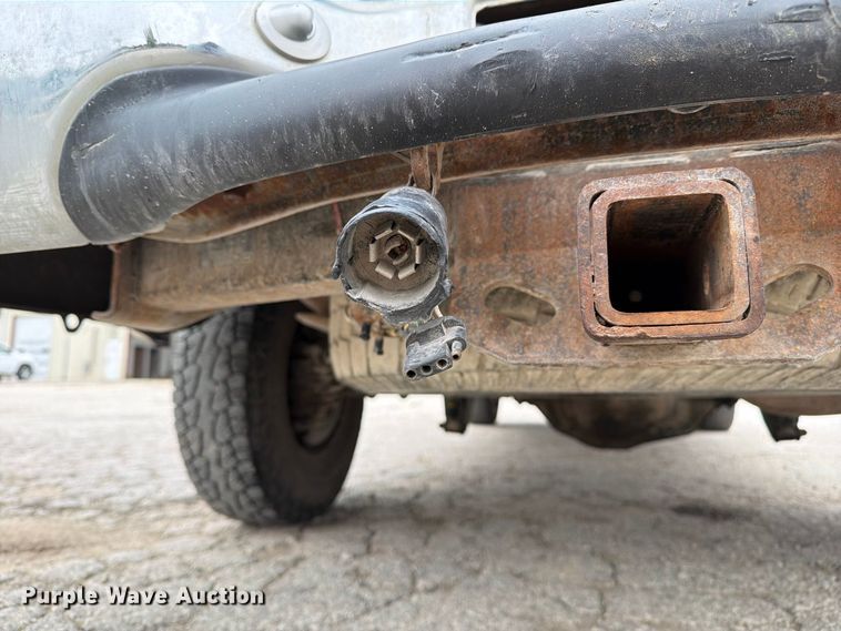 image for item DZ4881 2000 Ford F250 Super Duty XL pickup truck