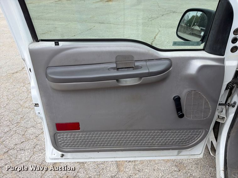 image for item DZ4881 2000 Ford F250 Super Duty XL pickup truck