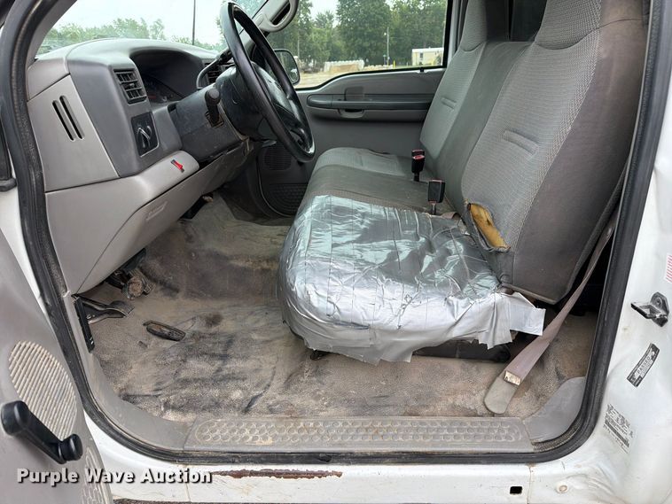 image for item DZ4881 2000 Ford F250 Super Duty XL pickup truck