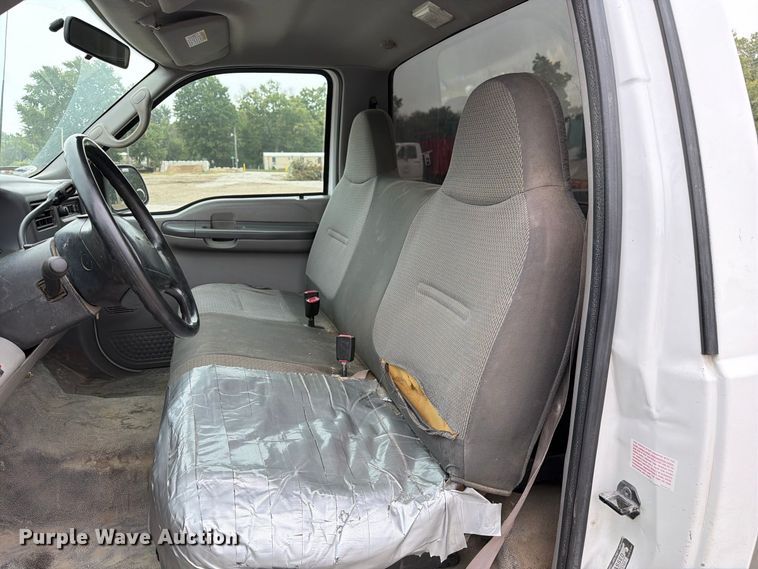 image for item DZ4881 2000 Ford F250 Super Duty XL pickup truck
