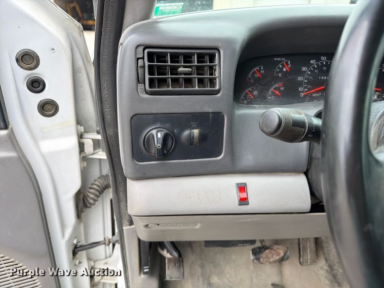 image for item DZ4881 2000 Ford F250 Super Duty XL pickup truck