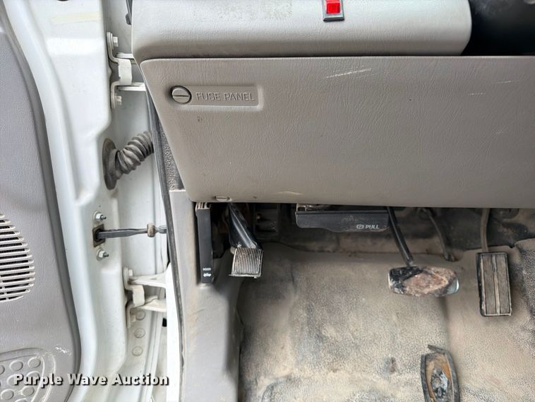 image for item DZ4881 2000 Ford F250 Super Duty XL pickup truck