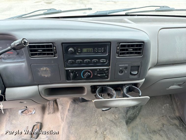 image for item DZ4881 2000 Ford F250 Super Duty XL pickup truck