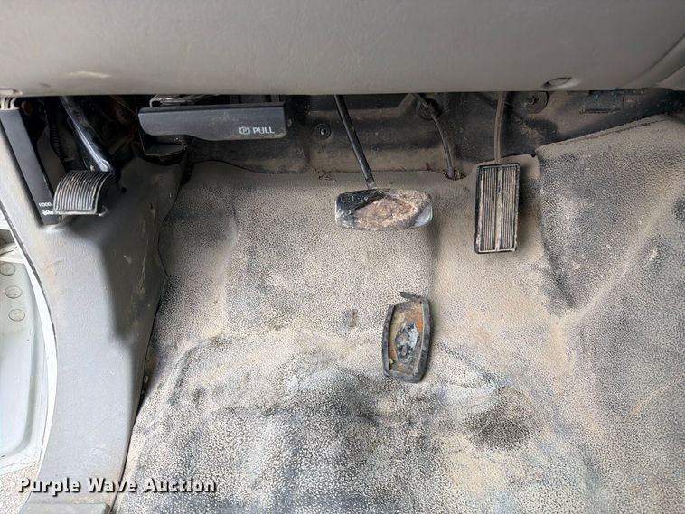 image for item DZ4881 2000 Ford F250 Super Duty XL pickup truck