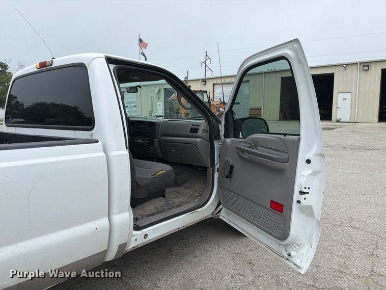 image for item DZ4881 2000 Ford F250 Super Duty XL pickup truck
