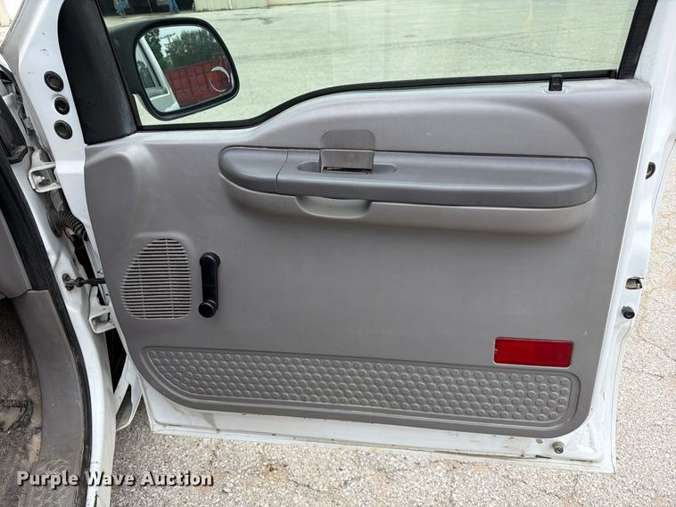 image for item DZ4881 2000 Ford F250 Super Duty XL pickup truck