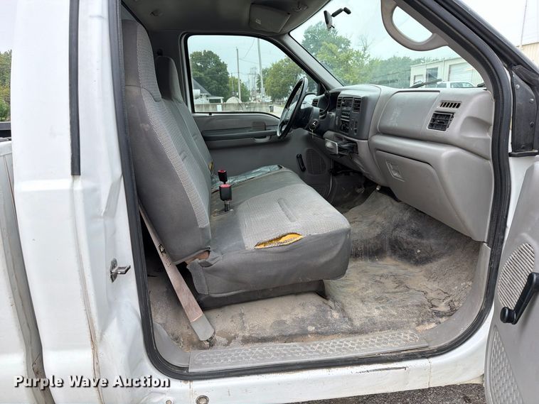 image for item DZ4881 2000 Ford F250 Super Duty XL pickup truck