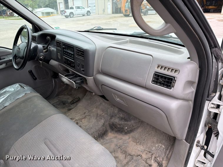 image for item DZ4881 2000 Ford F250 Super Duty XL pickup truck