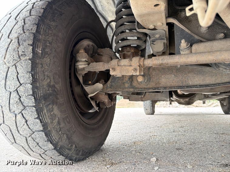 image for item DZ4881 2000 Ford F250 Super Duty XL pickup truck