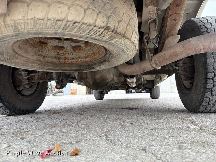 image for item DZ4881 2000 Ford F250 Super Duty XL pickup truck