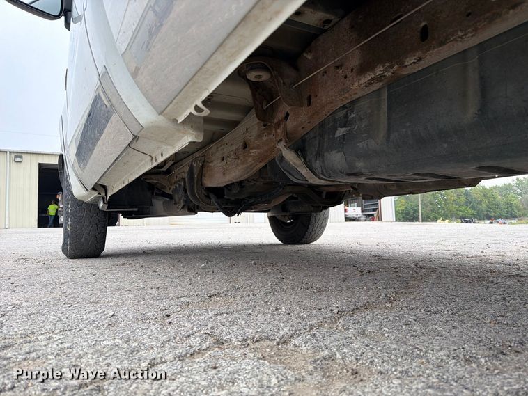 image for item DZ4881 2000 Ford F250 Super Duty XL pickup truck