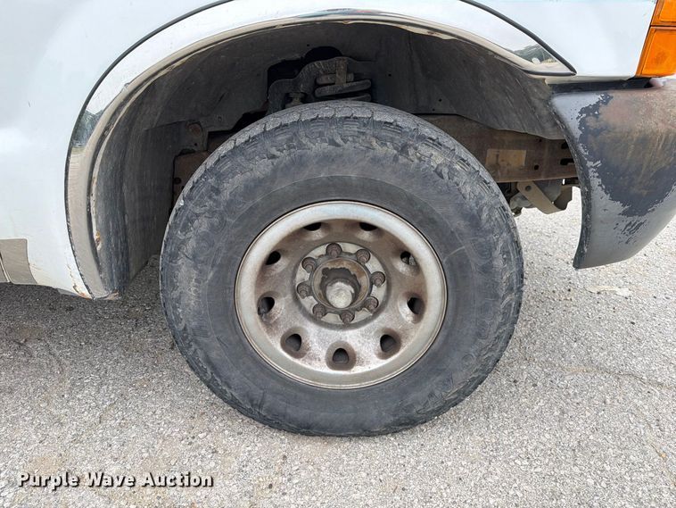 image for item DZ4881 2000 Ford F250 Super Duty XL pickup truck