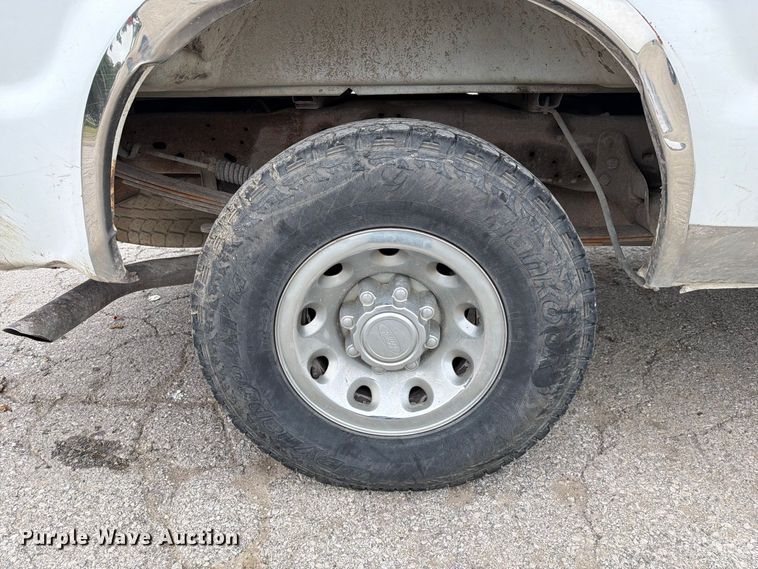 image for item DZ4881 2000 Ford F250 Super Duty XL pickup truck