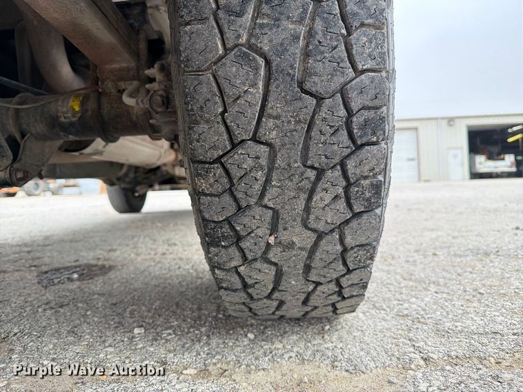 image for item DZ4881 2000 Ford F250 Super Duty XL pickup truck