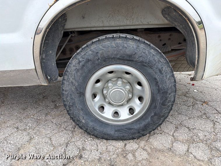 image for item DZ4881 2000 Ford F250 Super Duty XL pickup truck