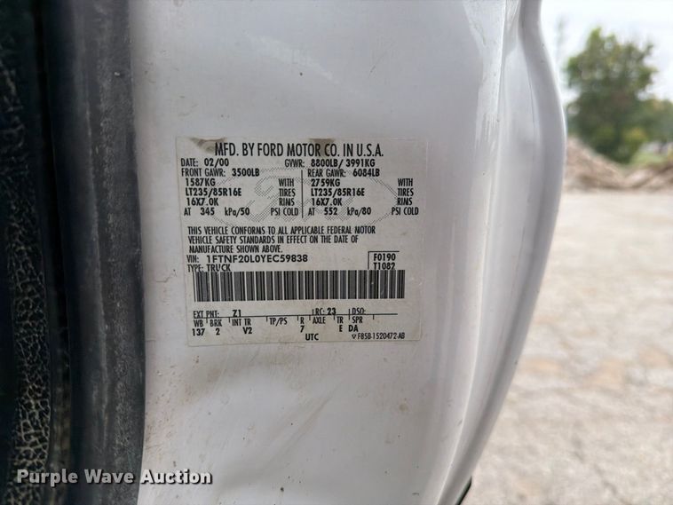 image for item DZ4881 2000 Ford F250 Super Duty XL pickup truck