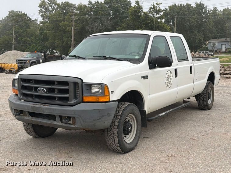 1999 Ford F350 Super Duty Crew Cab pickup truck