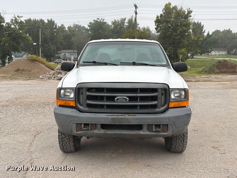 image for item DZ4882 1999 Ford F350 Super Duty Crew Cab pickup truck