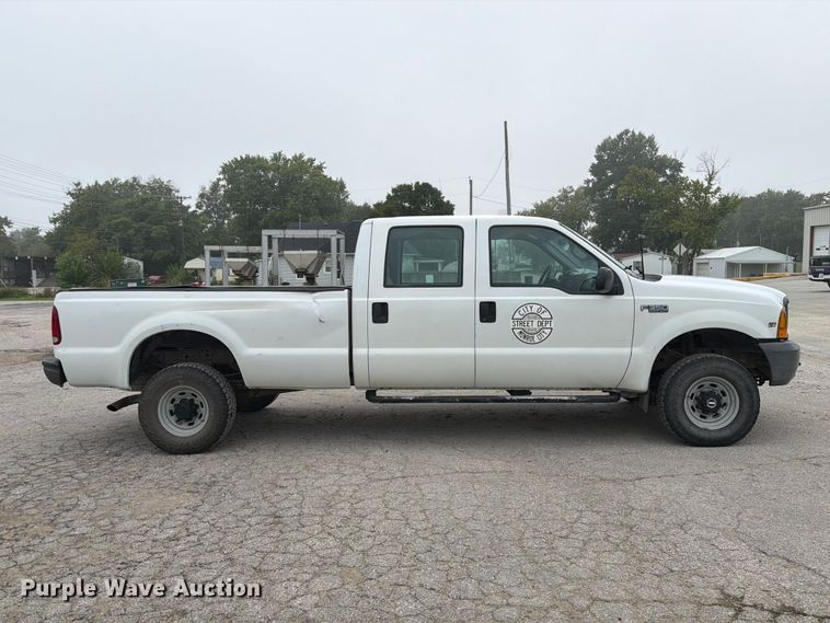 image for item DZ4882 1999 Ford F350 Super Duty Crew Cab pickup truck