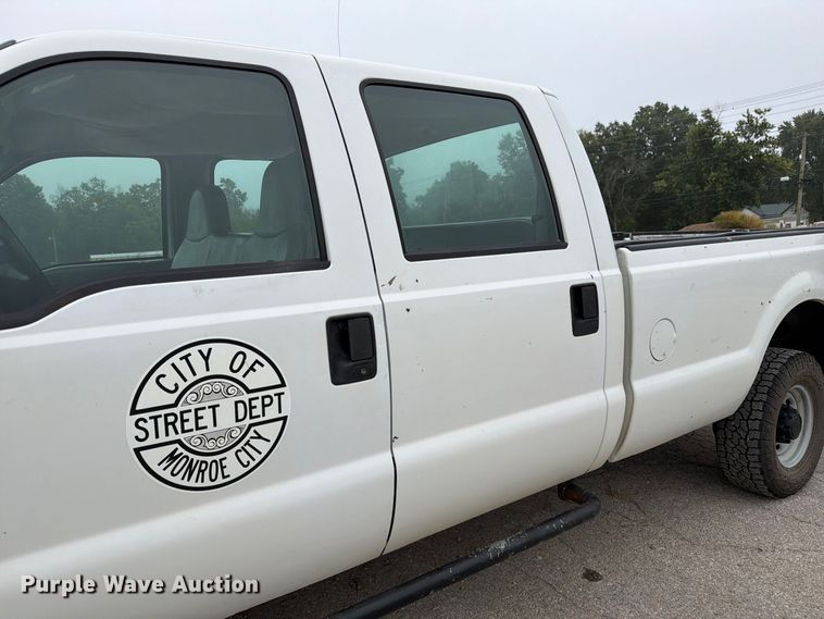 image for item DZ4882 1999 Ford F350 Super Duty Crew Cab pickup truck