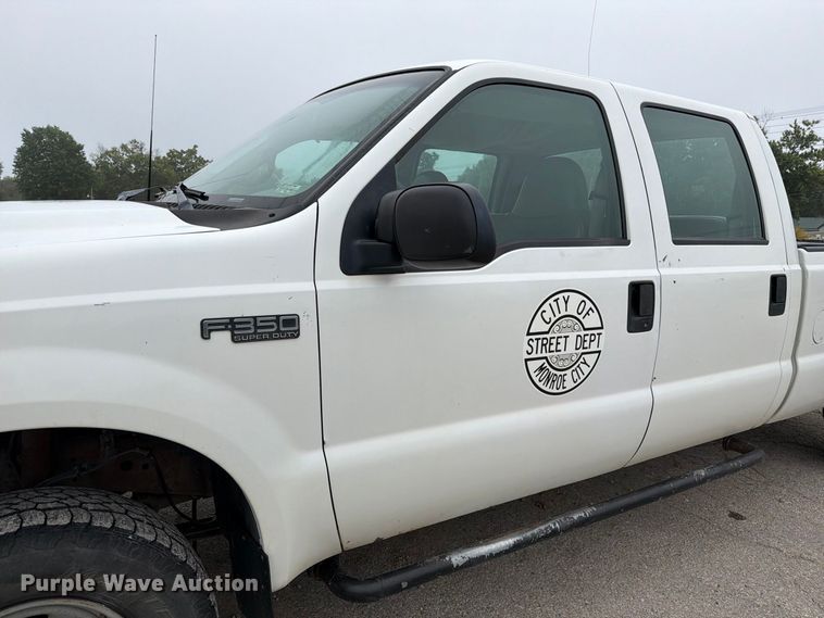 image for item DZ4882 1999 Ford F350 Super Duty Crew Cab pickup truck
