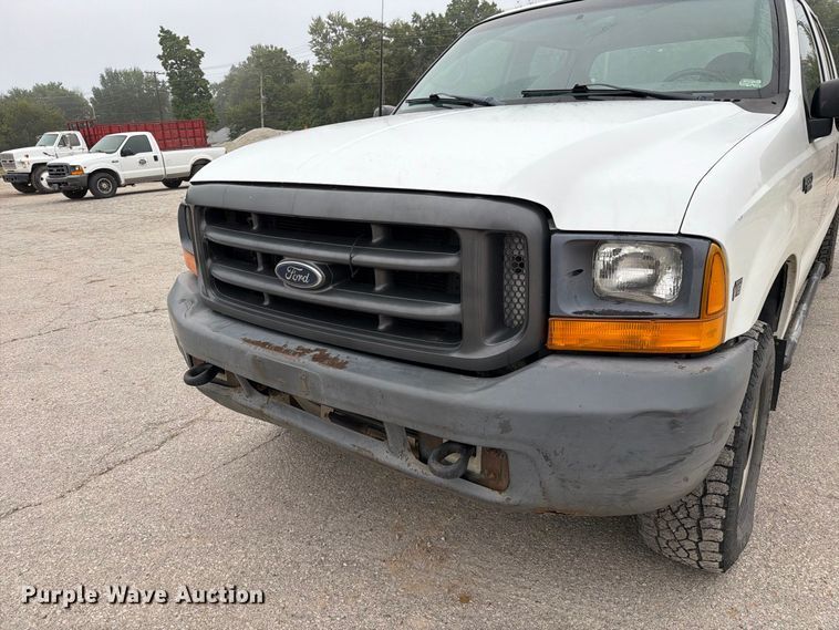 image for item DZ4882 1999 Ford F350 Super Duty Crew Cab pickup truck