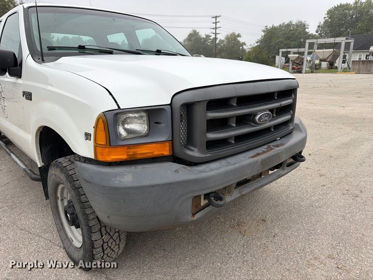 image for item DZ4882 1999 Ford F350 Super Duty Crew Cab pickup truck