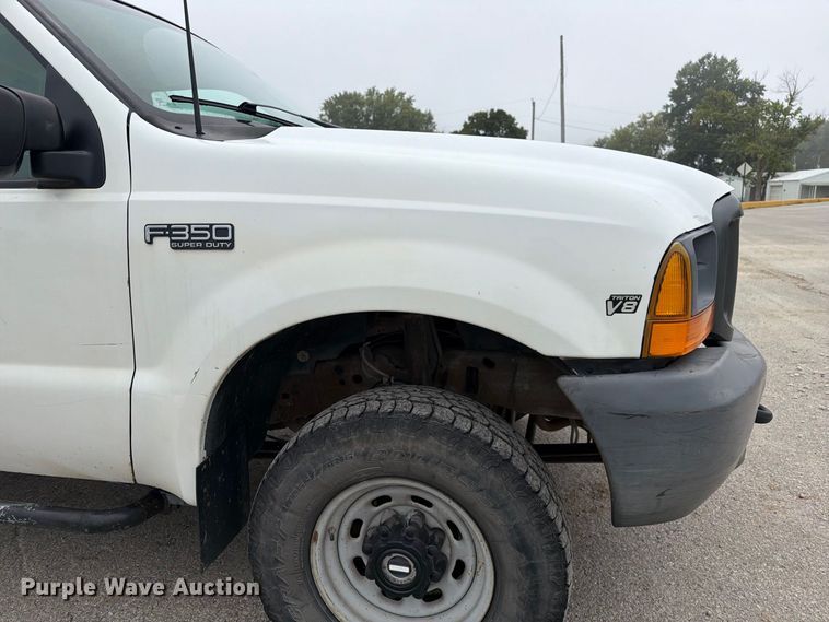image for item DZ4882 1999 Ford F350 Super Duty Crew Cab pickup truck
