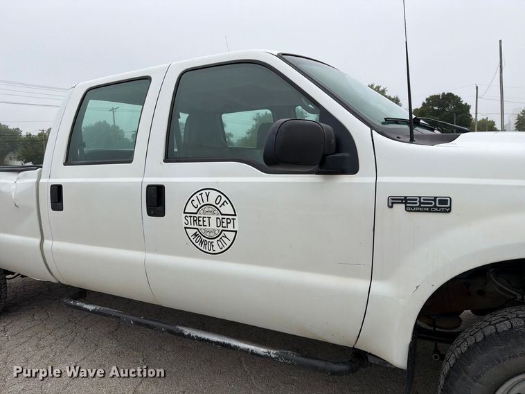 image for item DZ4882 1999 Ford F350 Super Duty Crew Cab pickup truck