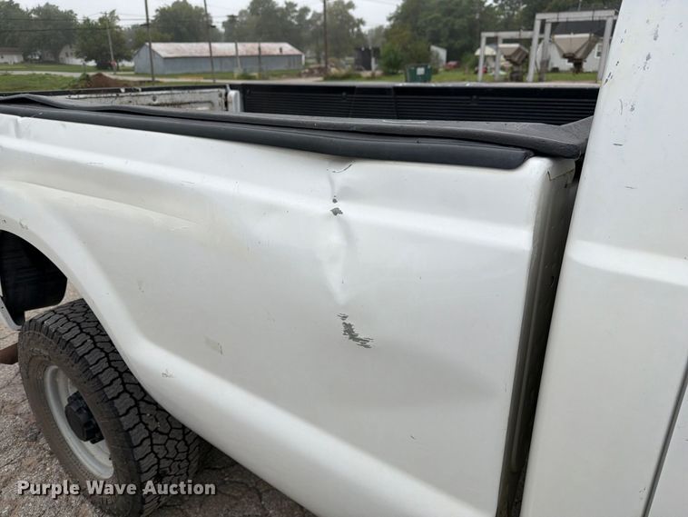 image for item DZ4882 1999 Ford F350 Super Duty Crew Cab pickup truck