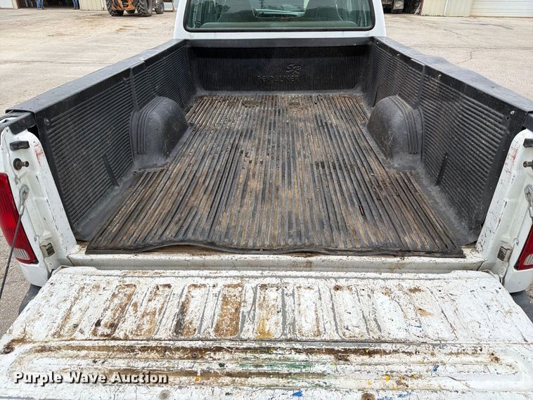 image for item DZ4882 1999 Ford F350 Super Duty Crew Cab pickup truck