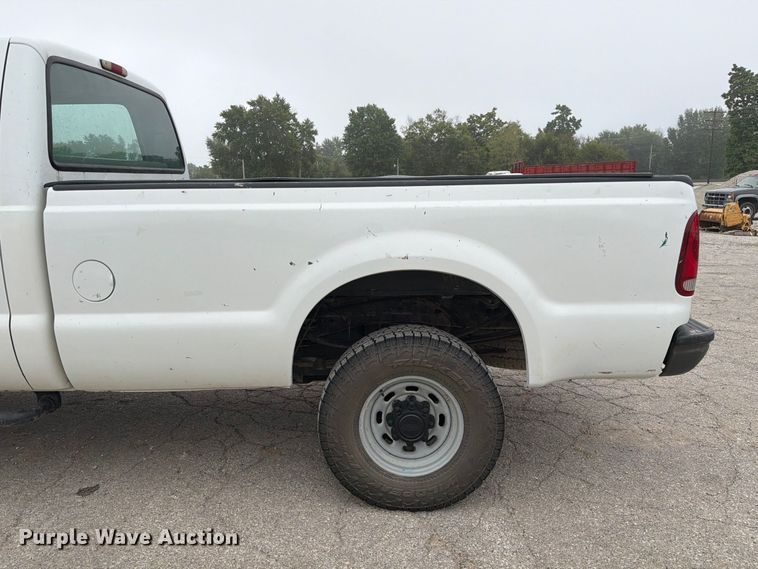 image for item DZ4882 1999 Ford F350 Super Duty Crew Cab pickup truck